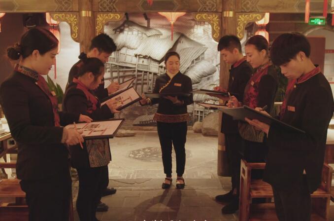 九宮格火鍋加盟店，如何合理為員工安排工作？