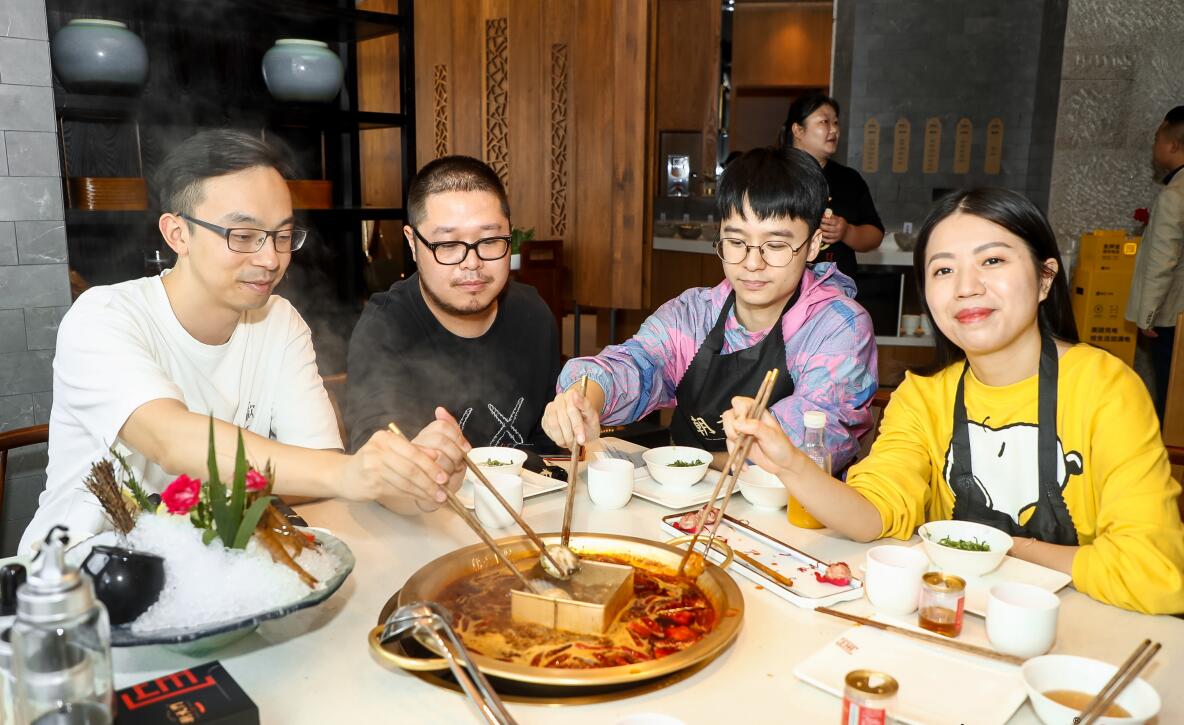 石家莊開(kāi)火鍋加盟店，如何引起市場(chǎng)反響？