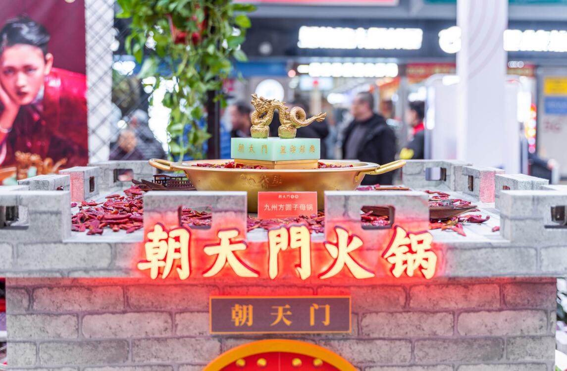 開火鍋加盟店，要學(xué)會(huì)用服務(wù)感動(dòng)顧客！