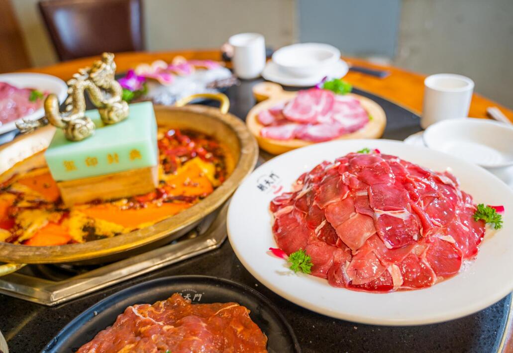 夏天吃火鍋有多痛快？來(lái)體驗(yàn)酣暢淋漓的感覺(jué)！