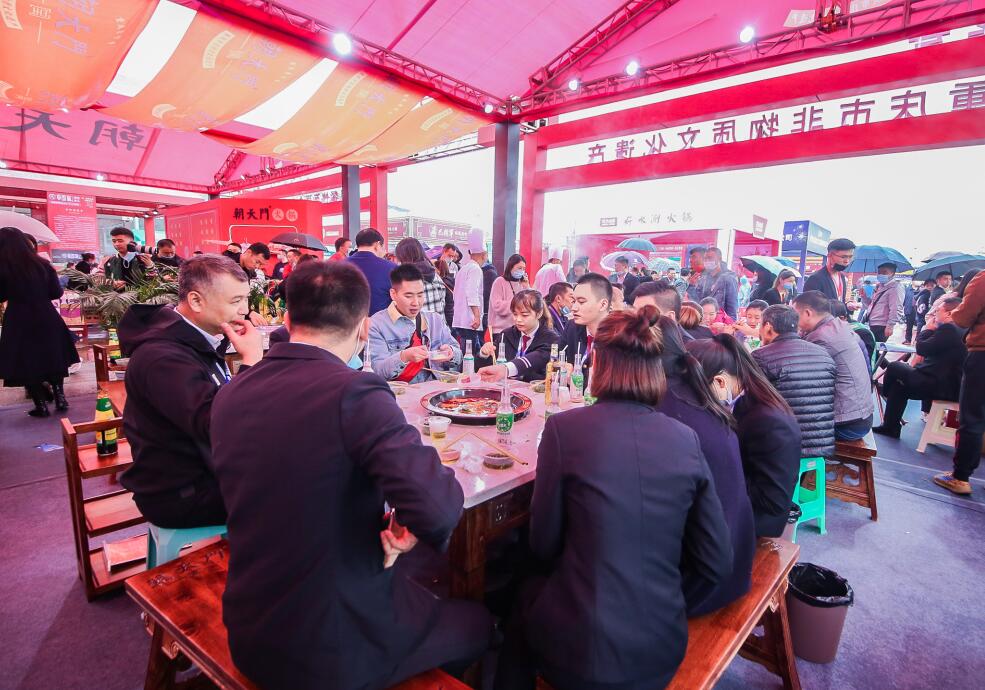 鳳城開火鍋加盟店，如何培養(yǎng)營(yíng)銷意識(shí)？