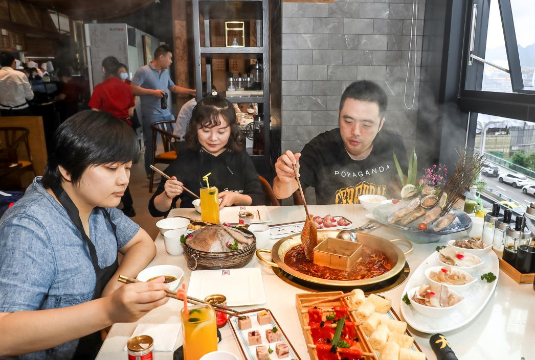 桂林開火鍋加盟店，如何才能擁有穩(wěn)定的客源？