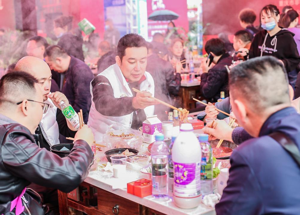 加盟朝天門火鍋如何？營運(yùn)部提供全程保姆式扶持！