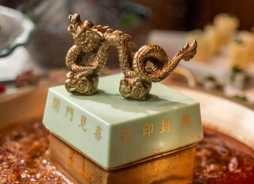 重慶南岸區(qū)開火鍋加盟店，怎樣打造新鮮感？