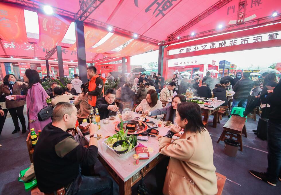 來重慶除了打卡網(wǎng)紅景點(diǎn)，還可以品嘗人間煙火！