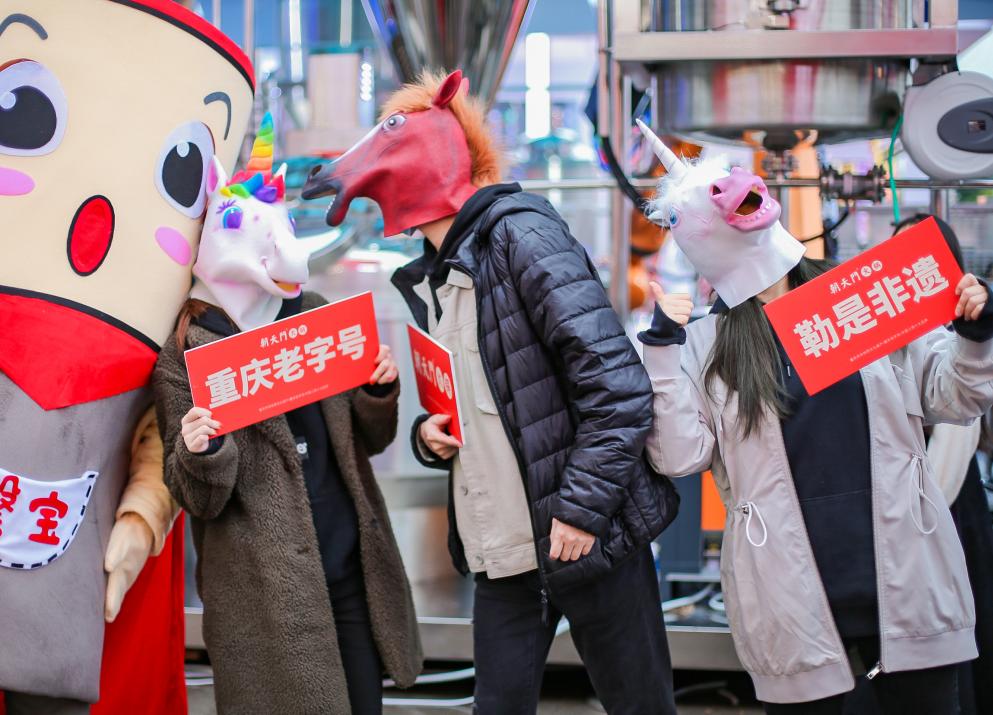 唱歌、換裝、劇本殺，火鍋店們玩起了哪些“跨界”？