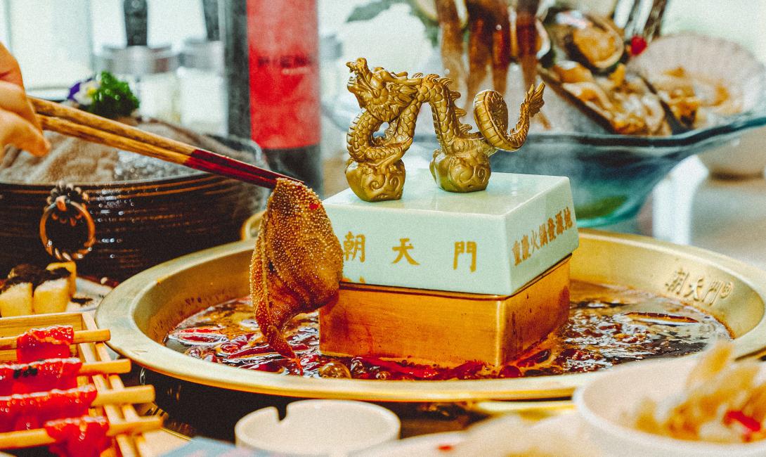火鍋店熬制地溝油被罰巨款！餐飲食安時刻謹記！
