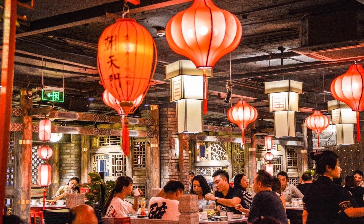 疫情下餐飲店火爆排隊(duì)，經(jīng)營秘訣是什么？