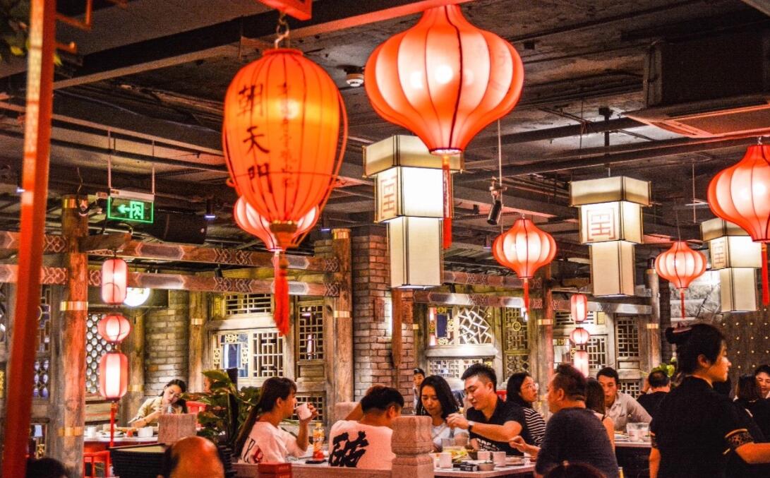 五類火鍋店裝修風(fēng)格，時(shí)尚正在路上，經(jīng)典永不過時(shí)！