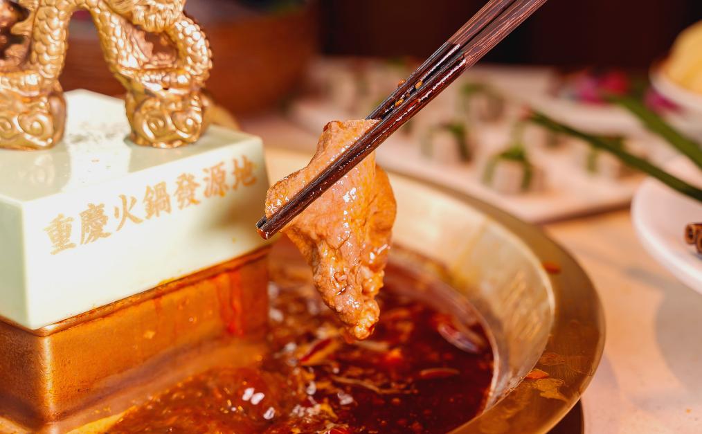 火鍋耙牛肉，好吃得不得了，難怪們店賣斷貨！