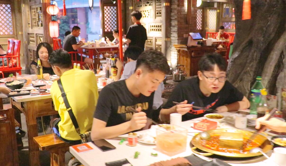 為什么干餐飲這么難？火鍋加盟有何優(yōu)勢？