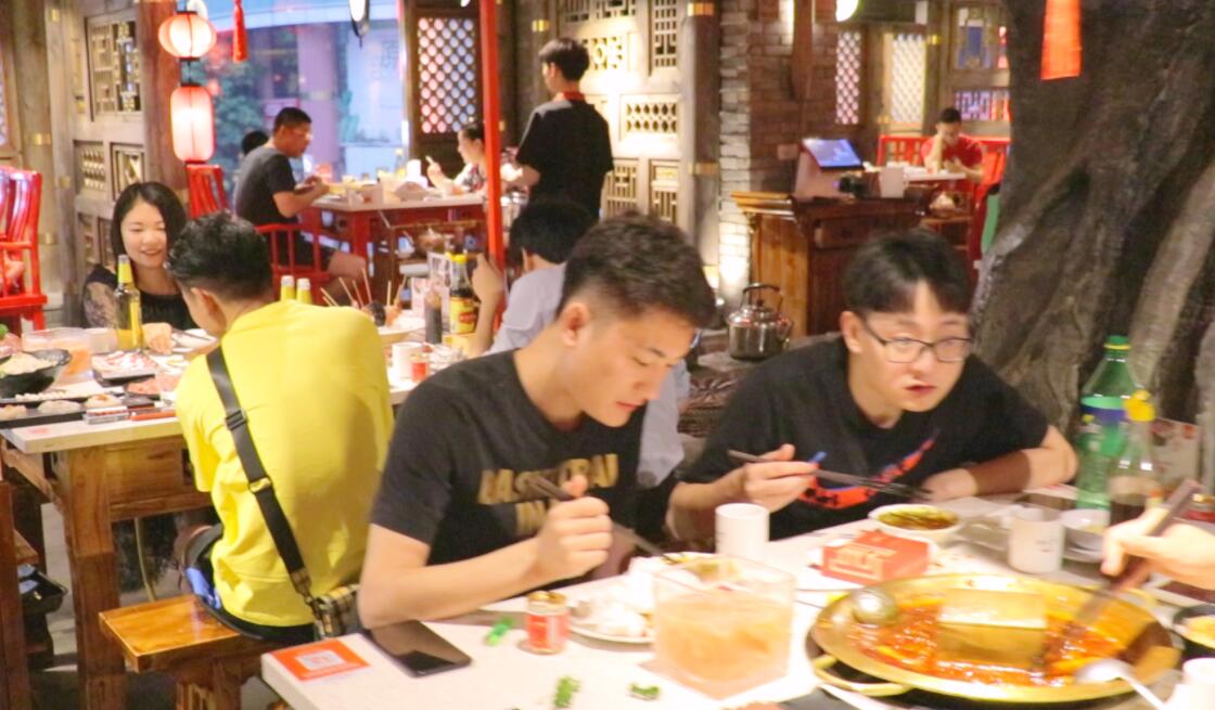 重慶火鍋，推出低價套餐，生意是否好？